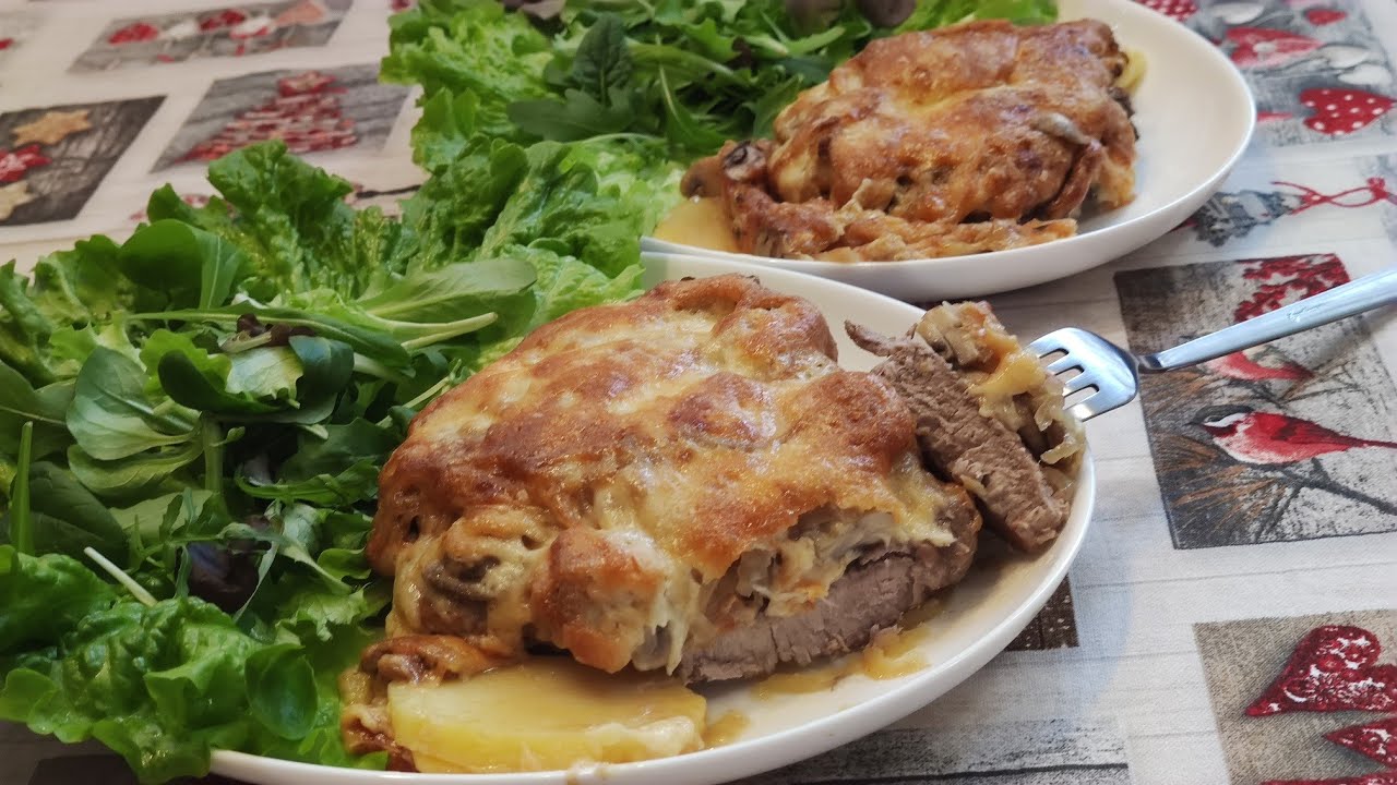 Braciole di Lombo di Suino con Funghi e Patate al Forno. Secondo Piatto. Ricetta Facile.