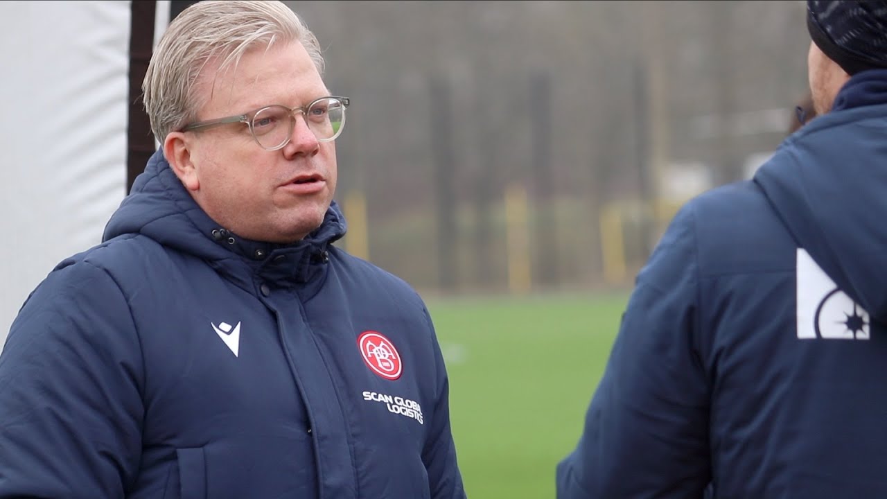 M&oslash;d AaB-cheftr&aelig;ner Lars Friis