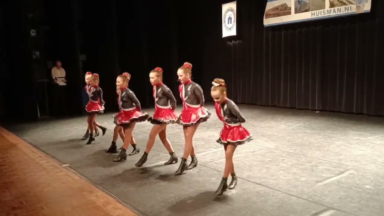 Dansmarietjes E.C.V. de Heipoort. Tournooi bij de Lolbroeken