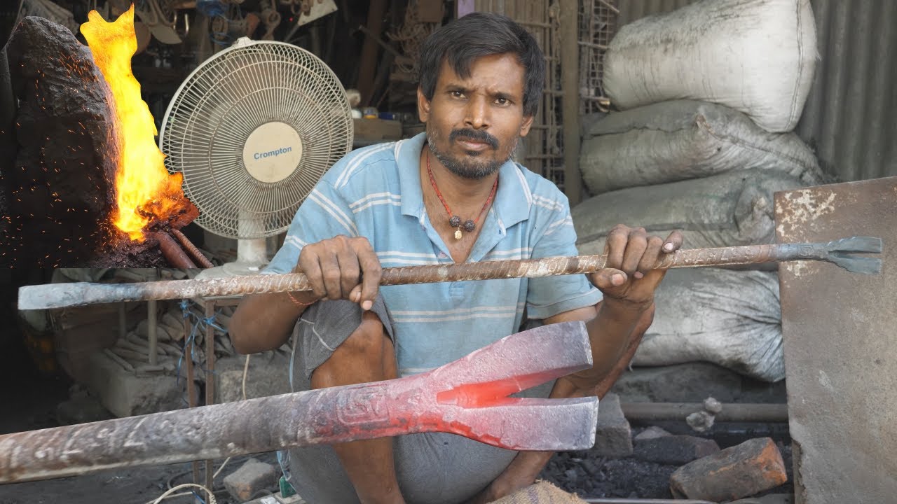 This Talented Blacksmith Is Expert In Forging A Crowbar From Waste Tmt Rod