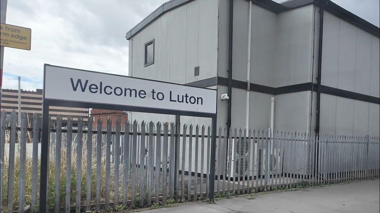 Fast Train from London St. Pancras to Luton Town