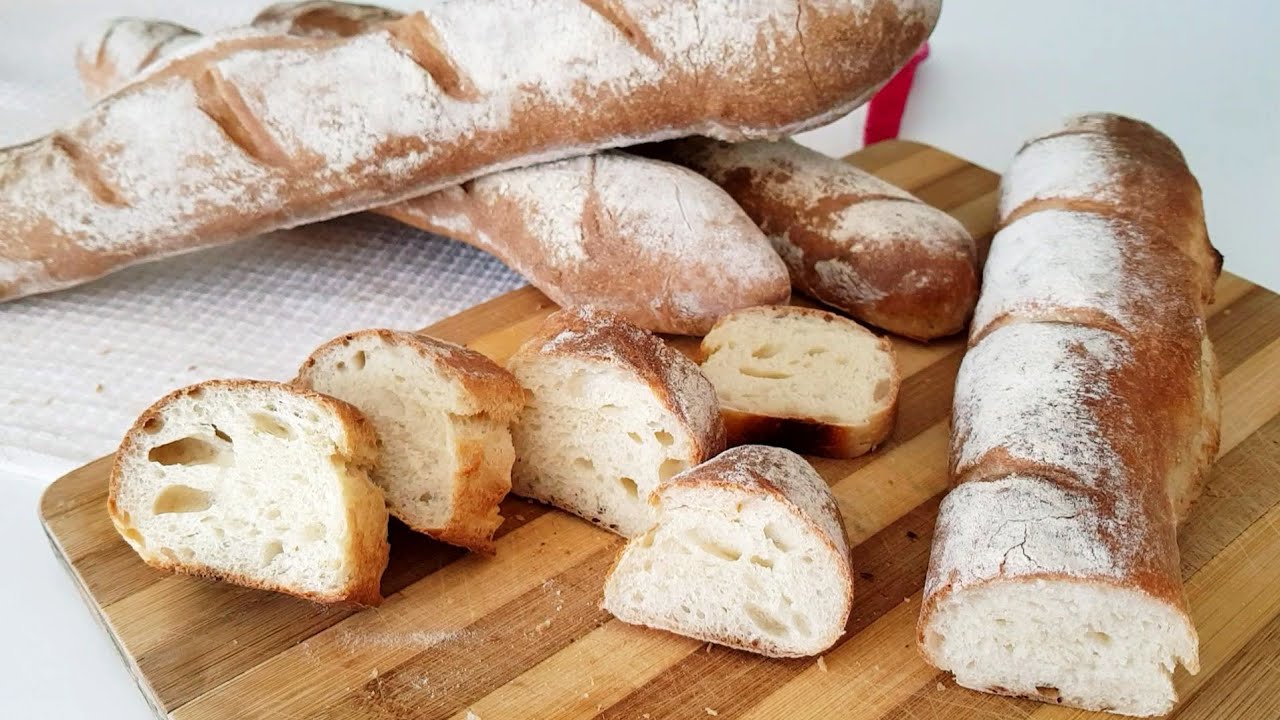 Месить перед сном. Готов с утра. Очень простой французский рецепт хлеба с багетом