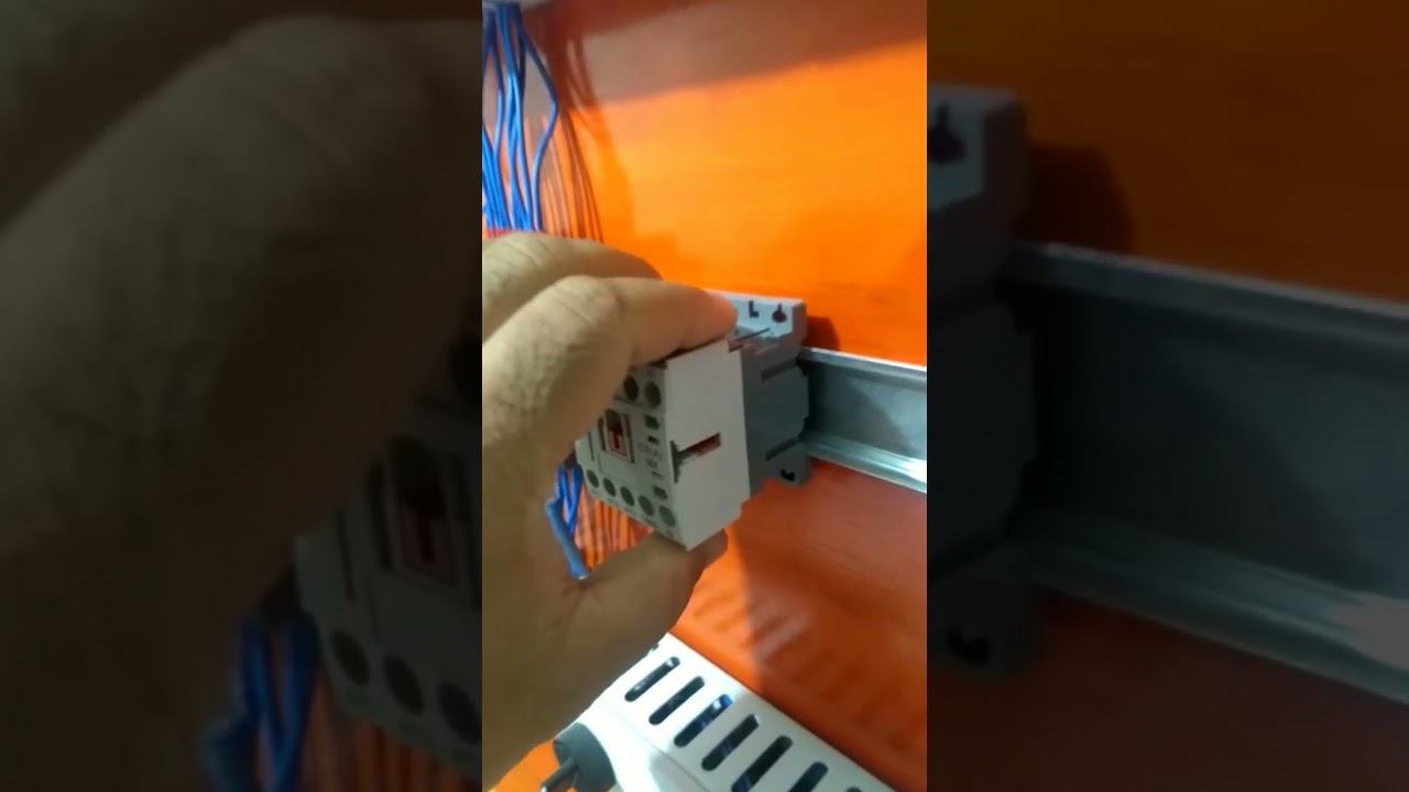 Removendo o Contator do Trilho DIN Sem Quebrar as Travas