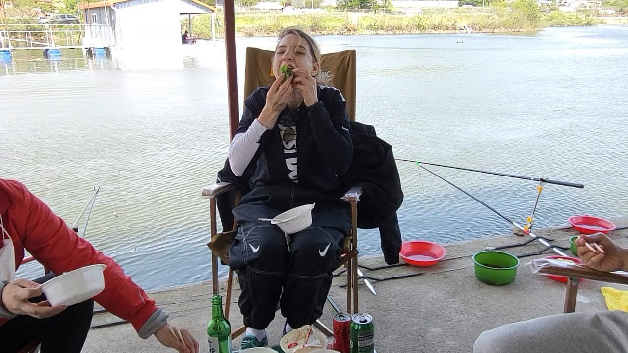 민물낚시터의 참맛을 알아버린 우크라이나 여자친구