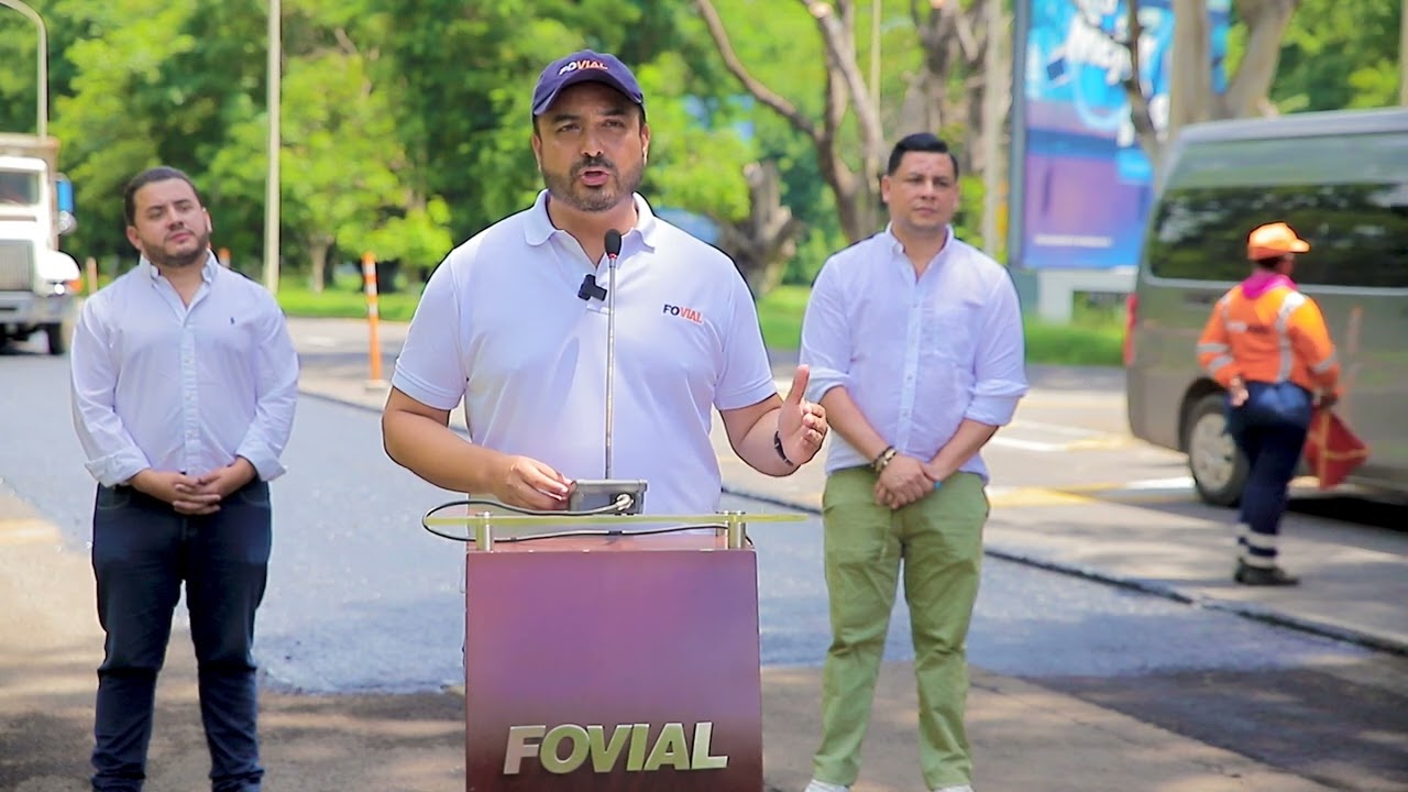 ¡Reconstruimos la autopista Comalapa, en la zona del Aeropuerto Internacional de El Salvador!