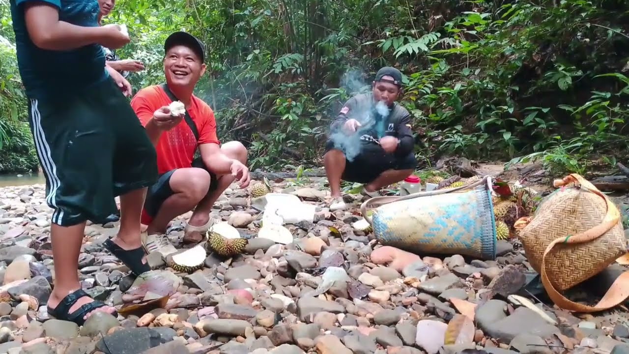 Mencari durian diakhir musim ..