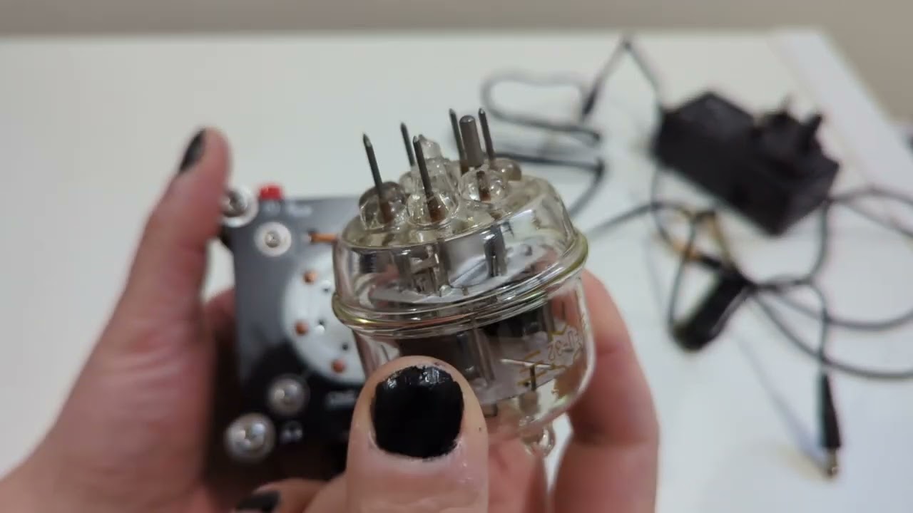 FU32 Tube Headphone Amp Unboxing and short info.