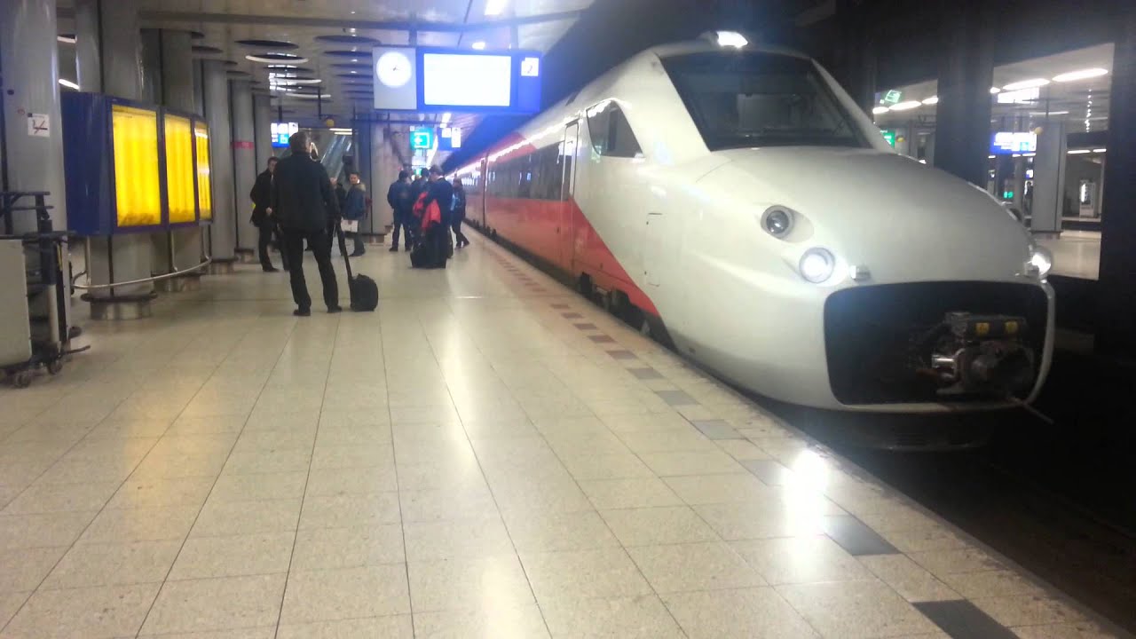 NSHispeed Fyra V250 4811 vertrekt uit Schiphol naar zijn eindpunt Amsterdam Centraal
