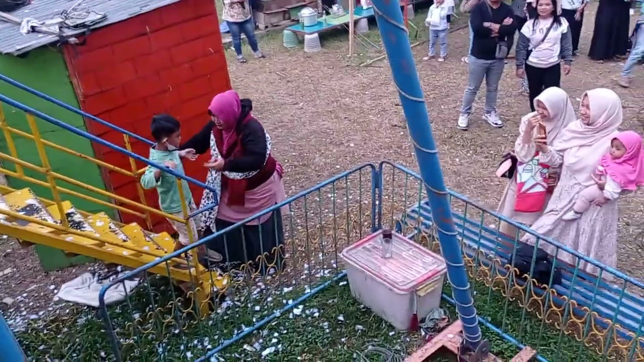 NGGAK KUAT NAIK WAHANA  KORA KORA. PASAR MALAM DI LAPANGAN WATU GONG WONOSOBO