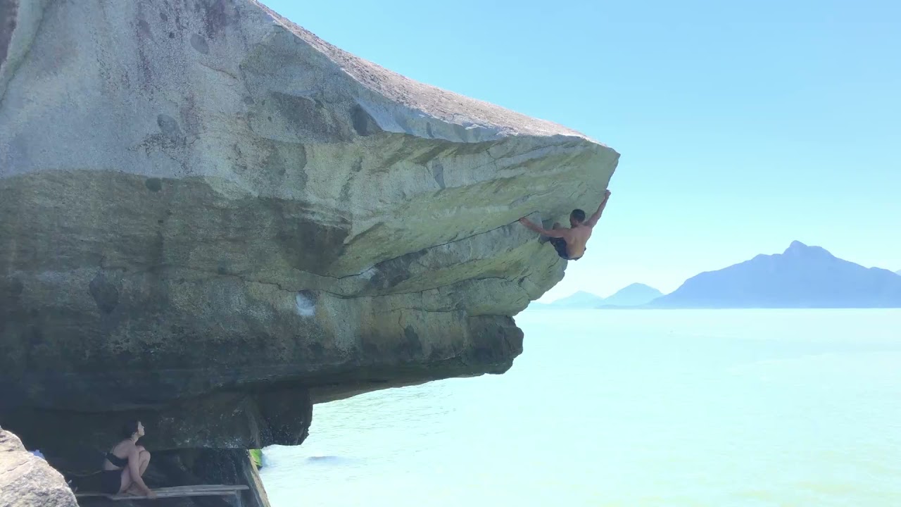 Squamish Bouldering - Majestic (V6)