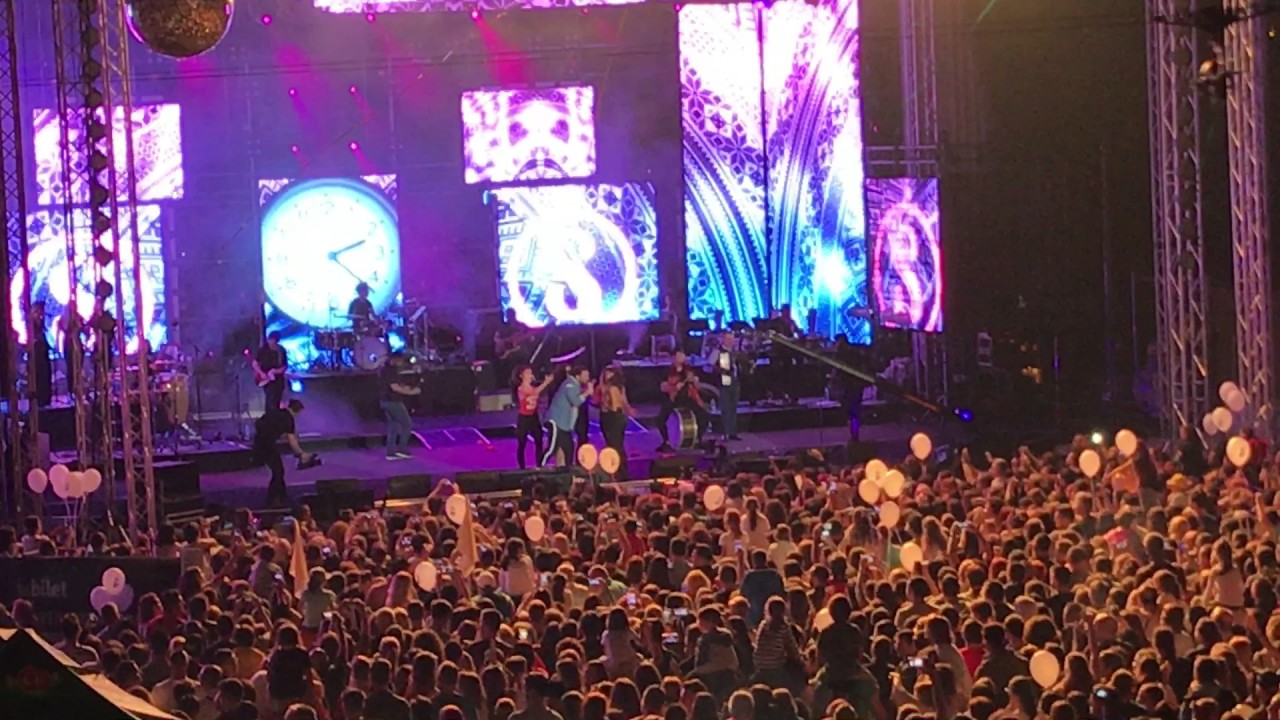 Smiley feat Damian & Brothers - In statie la Lizeau  Live ( Arenele Romane 2017 )
