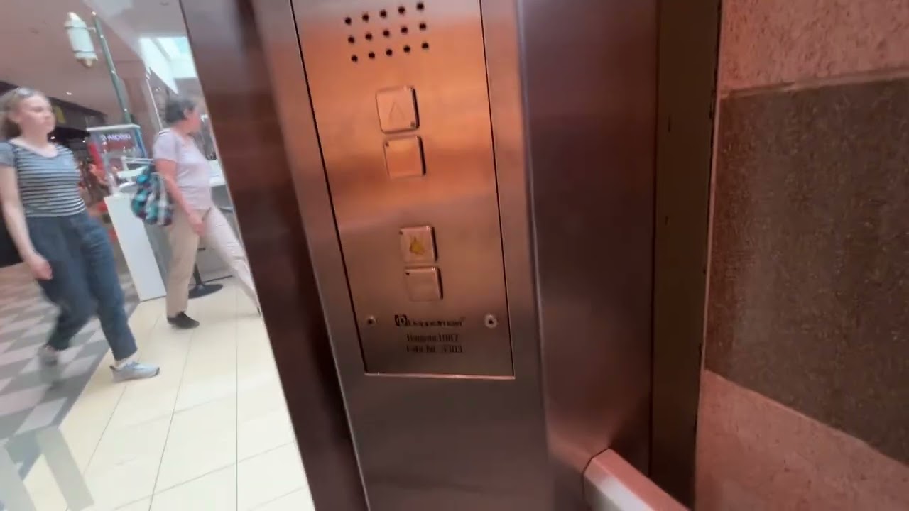 1987 Doppelmayr hydraulic elevator @ Messepark, Dornbirn, Austria