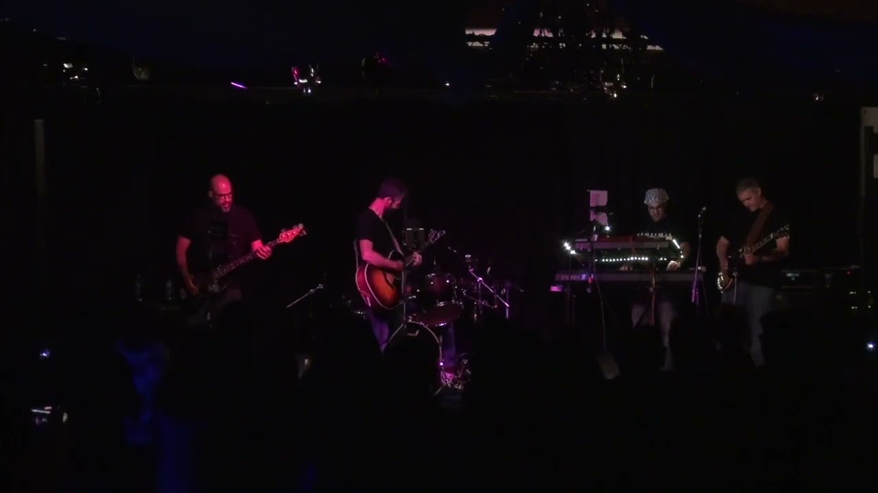 על הרצפה - Calibear - Live at Queen Bee (2022)