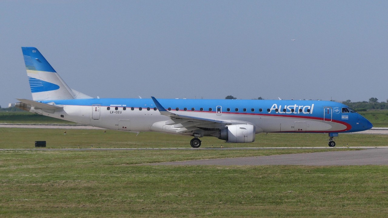 Aerolíneas Argentinas Embraer E190 LV-CEU despegando por Pista 01 COR