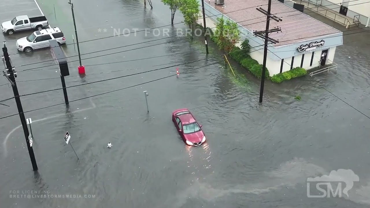 4-10-2024 New Orleans, LA flash Flood Emergency - Cars stranded throughout city- Drone.mp4