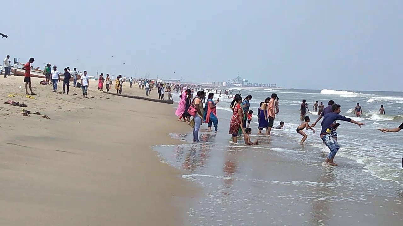 चेन्नई तमिल नाडु समुंदर मैं लोग नहा रहे हैं वह हम आपको हकीकत कार दिखा रहे हैं