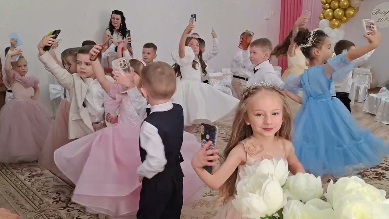 Танець з телефонами  