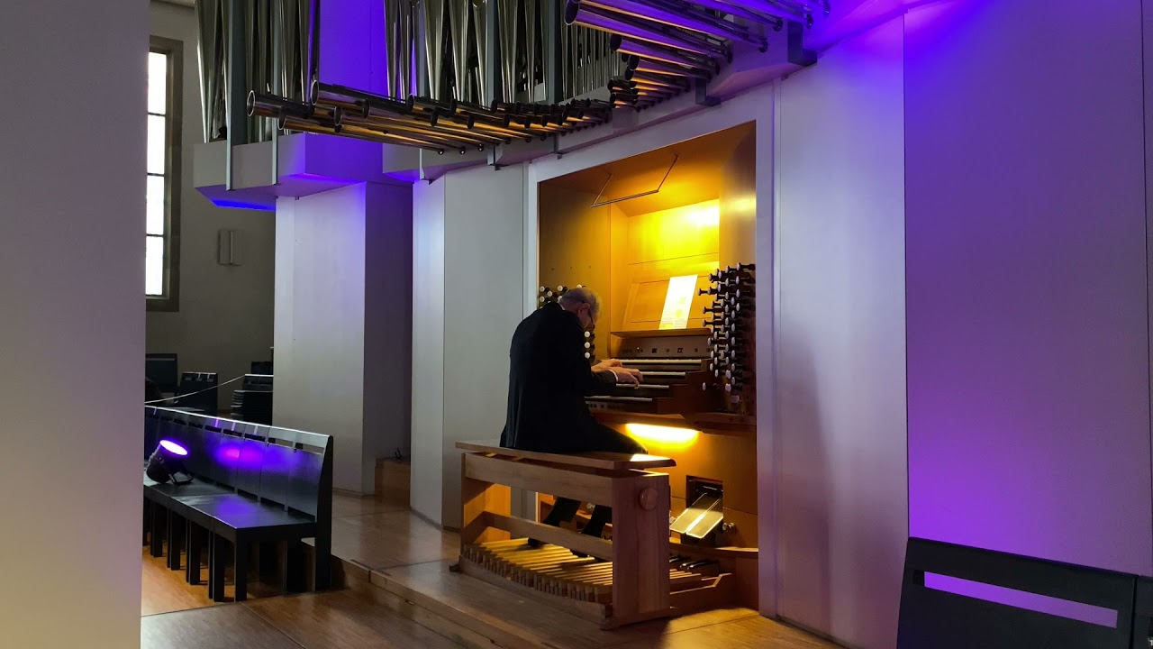 Kay Johannsen plays an organ improvisation: Christmas 2021