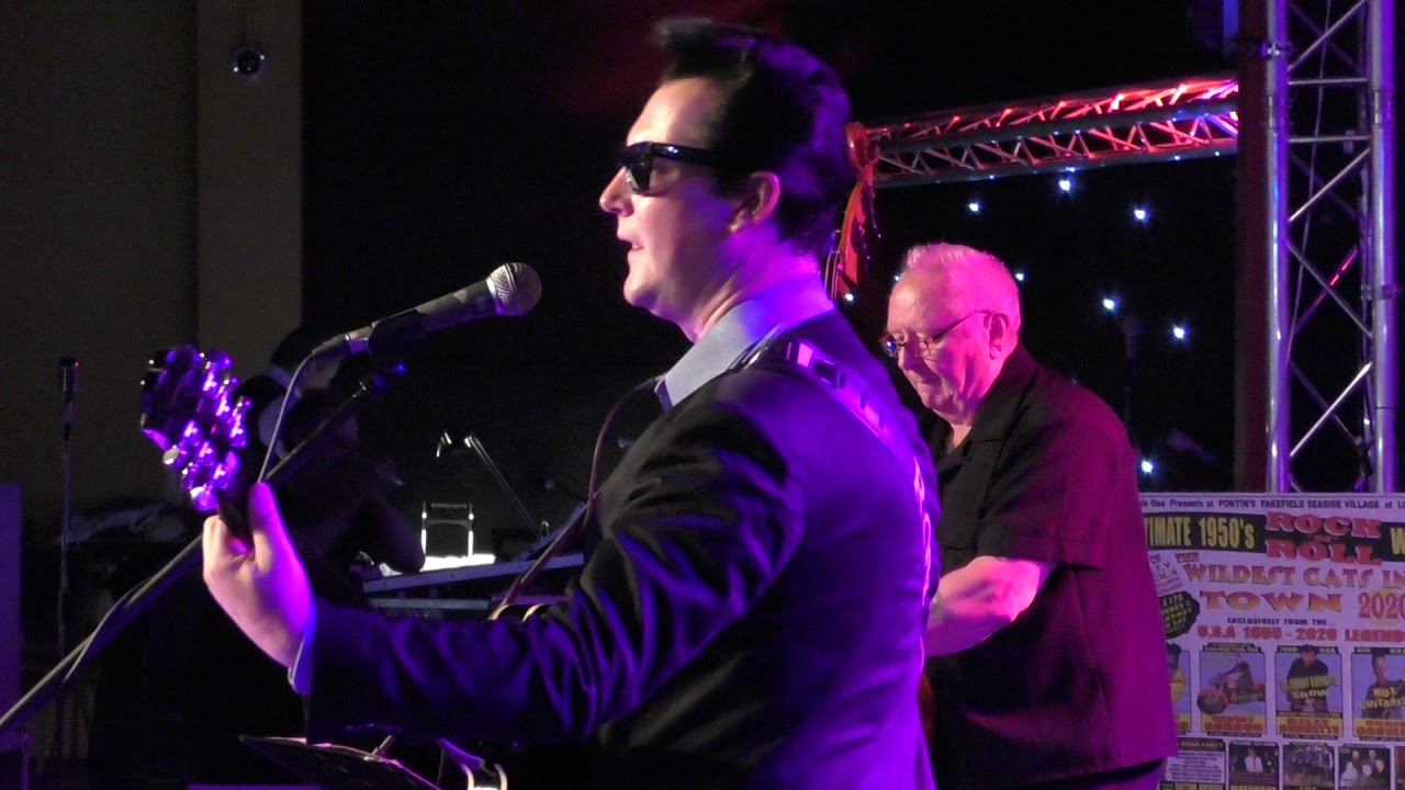DANNY RENO (ROY ORBISON) Pretty Woman + Missing You WILDEST CATS IN TOWN July 2019 Pontins Pakefield