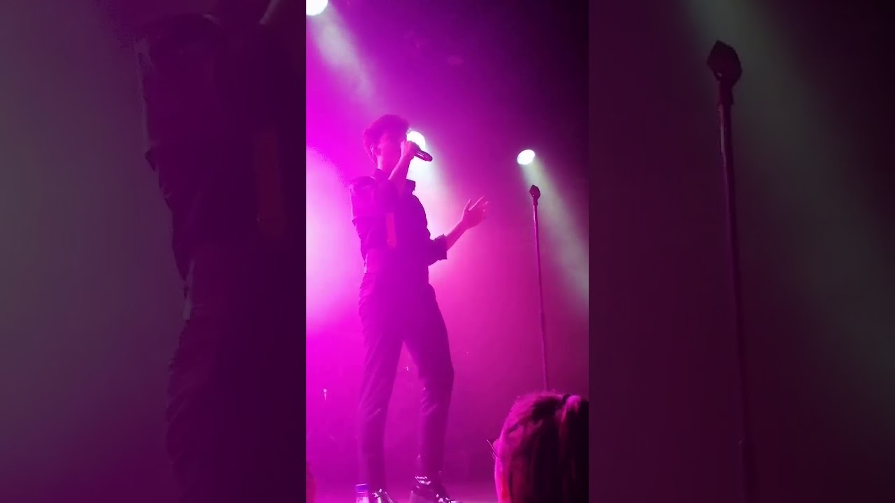 Raoul Vázquez canta 