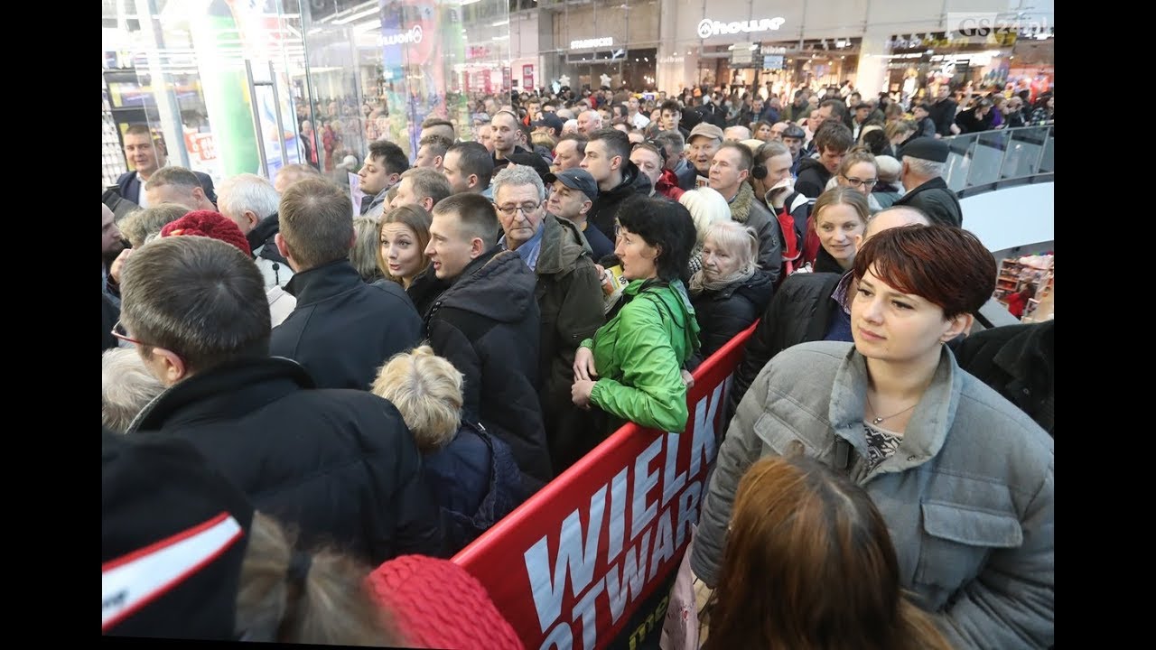 Szczecin: Rozbudowane Galaxy otwarte. Gigantyczne kolejki i tłumy łowców promocji