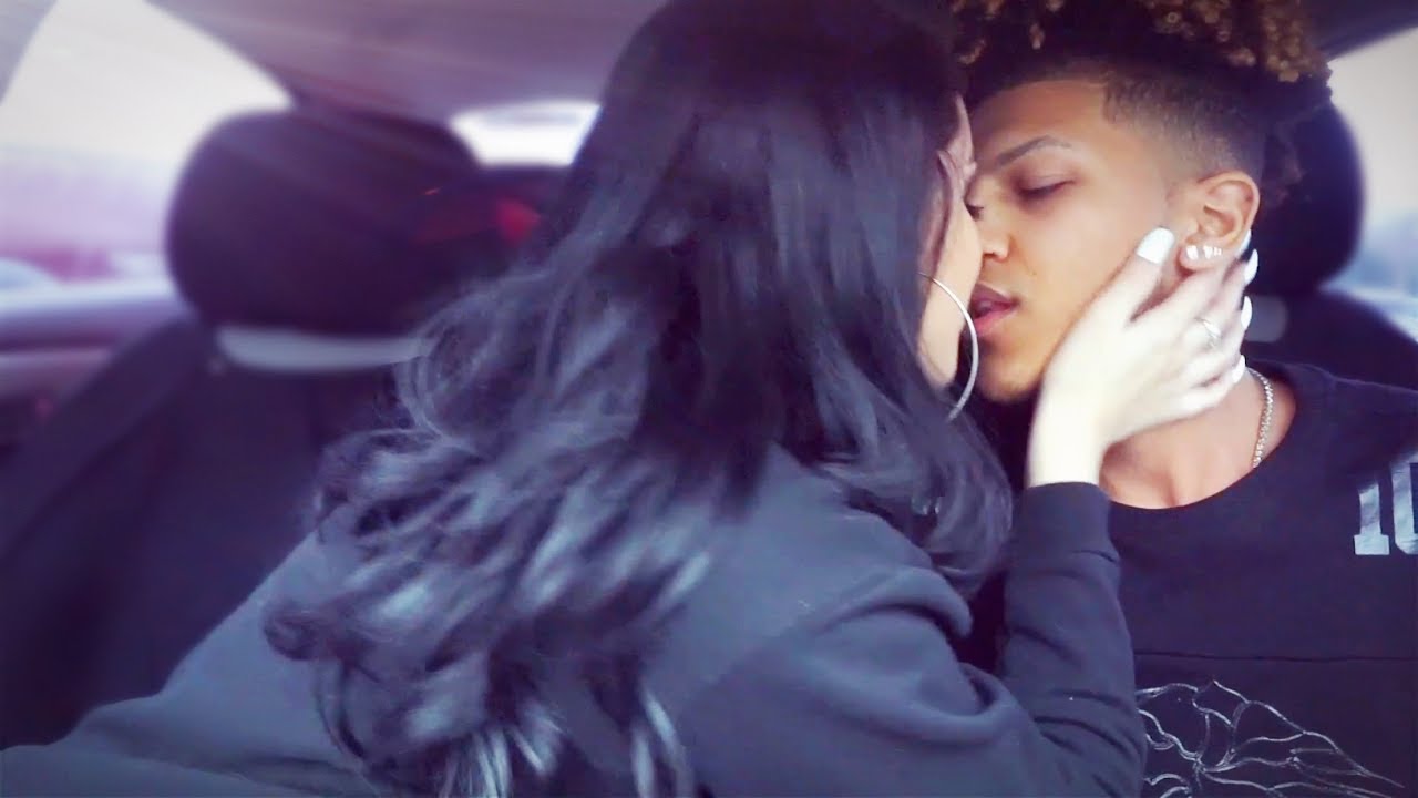 Написал ей песню на нашу годовщину (Мы плакали! Становится эмоционально)