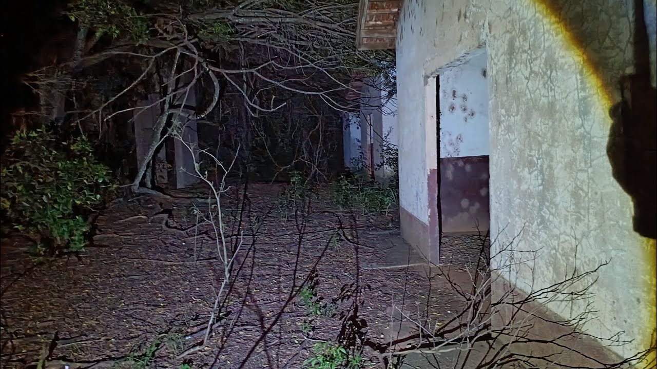 Passei muito medo na vila assombrada à noite