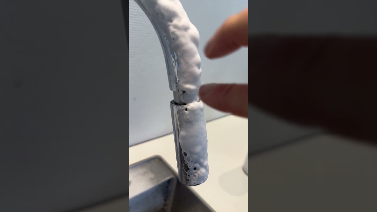 Sådan renser du din stålvask, sådan den bliver flot ensartet i farven. Ses på www.Basicclean.dk 🫧❤️