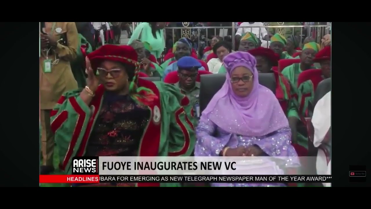 Фуойе вводит в должность нового ректора, профессора Огунволе.