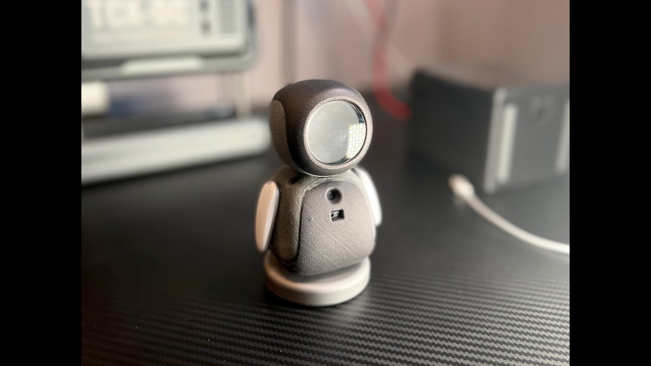 I made a cute mini desktop robot !