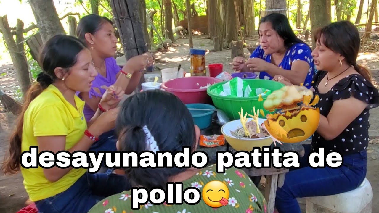 todos disfrutamos un Rico caldo de patitas de pollo un desayuno muy delicioso 😋🤯