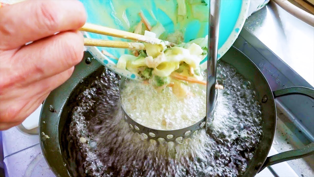 Темпура из овощей и морепродуктов - японская уличная еда