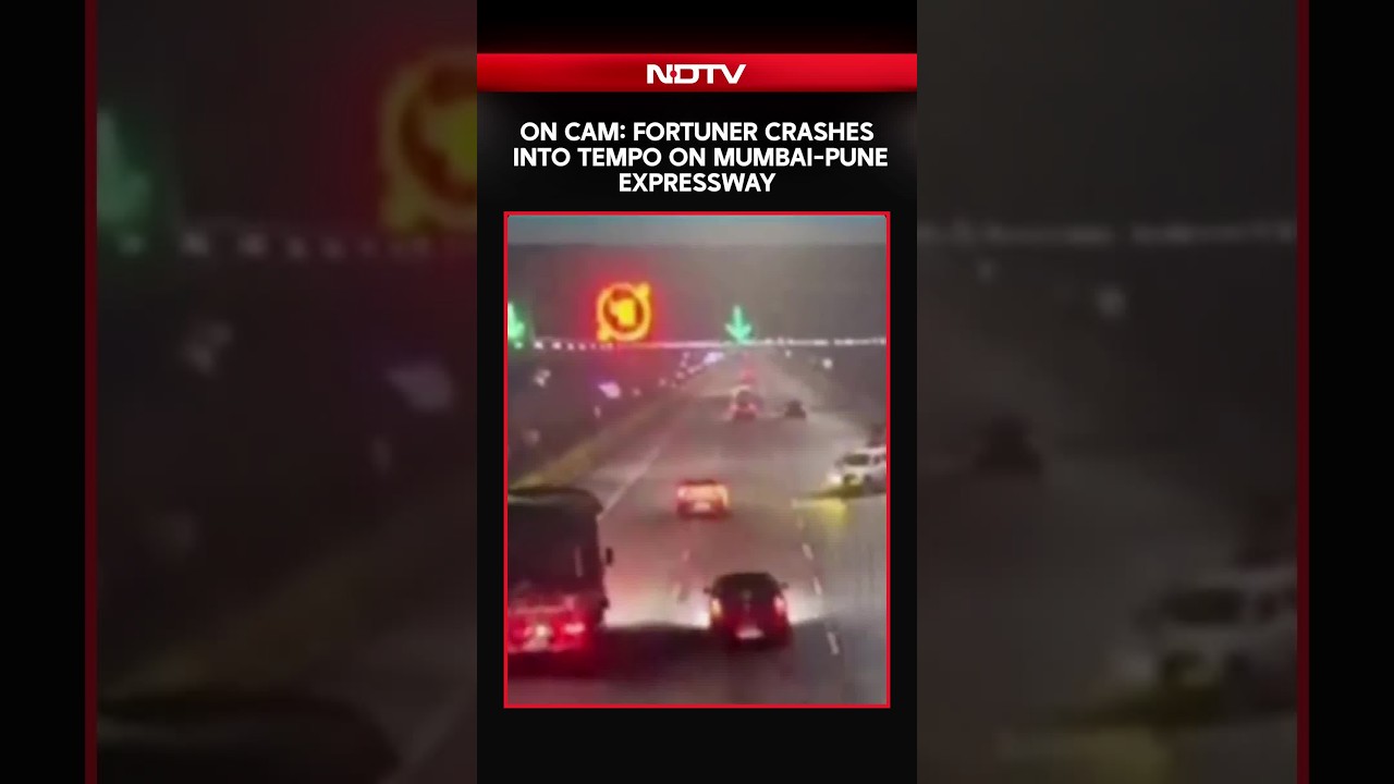 Mumbai-Pune Expressway Crash: Speeding Fortuner Hits Vegetable-Laden Tempo