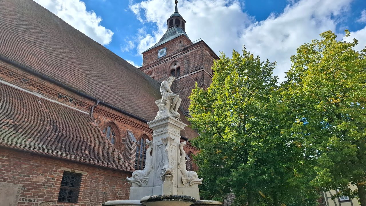 Osterburg St. Nikolai Aufstieg bei LAUTEM Glockengeläut und TOSENDEM Unwetter