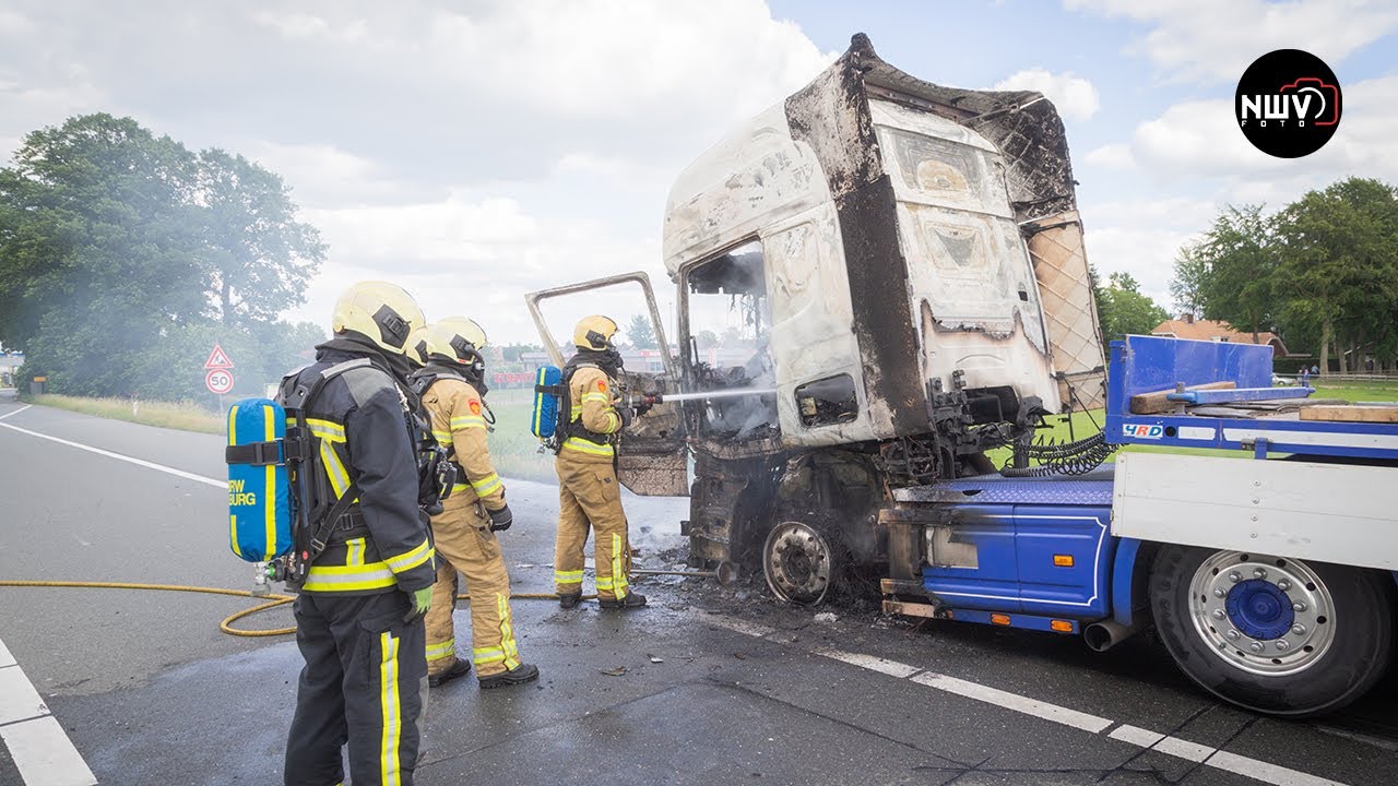 Berging van uitgebrande truck afrit A28 Wezep