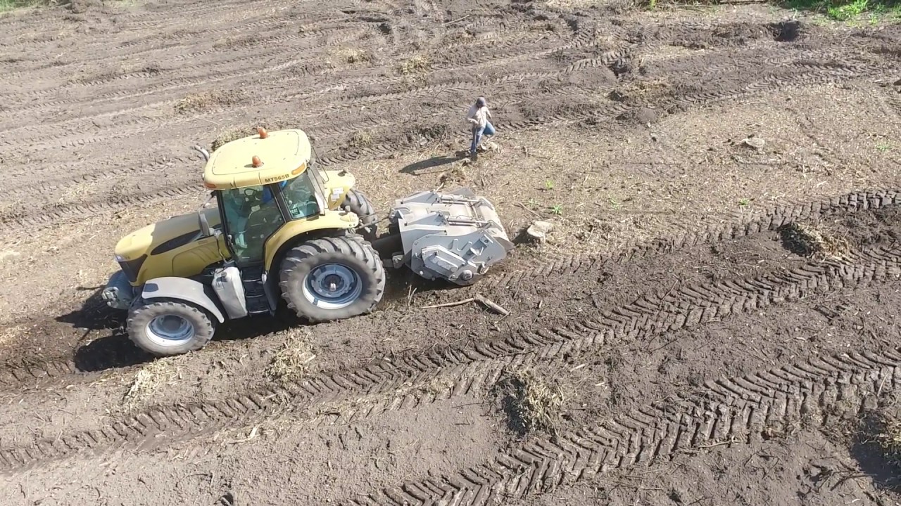 Challenger MT 565B con Destoconadora FAE SSH 150