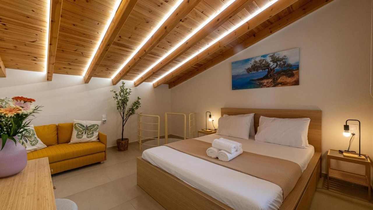 HomEasy Apartments | Kalamata, Greece | Hotel Review 🏩