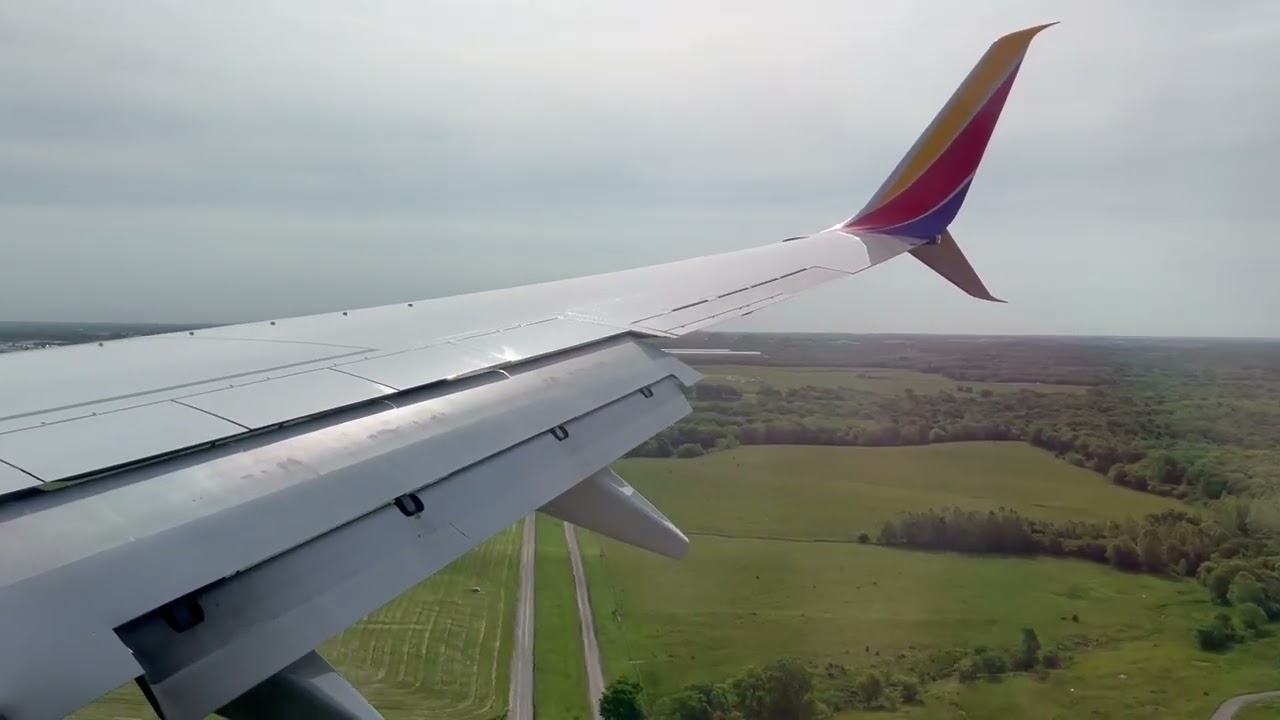 Southwest Airlines 737-800 Landing in Kansas City | N8677A