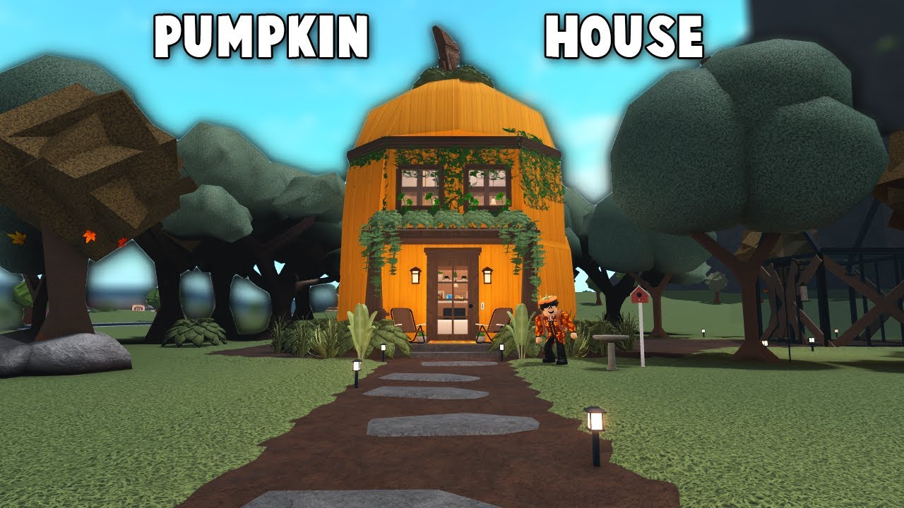 BUILDING MY YEARLY PUMPKIN HOUSE IN BLOXBURG...