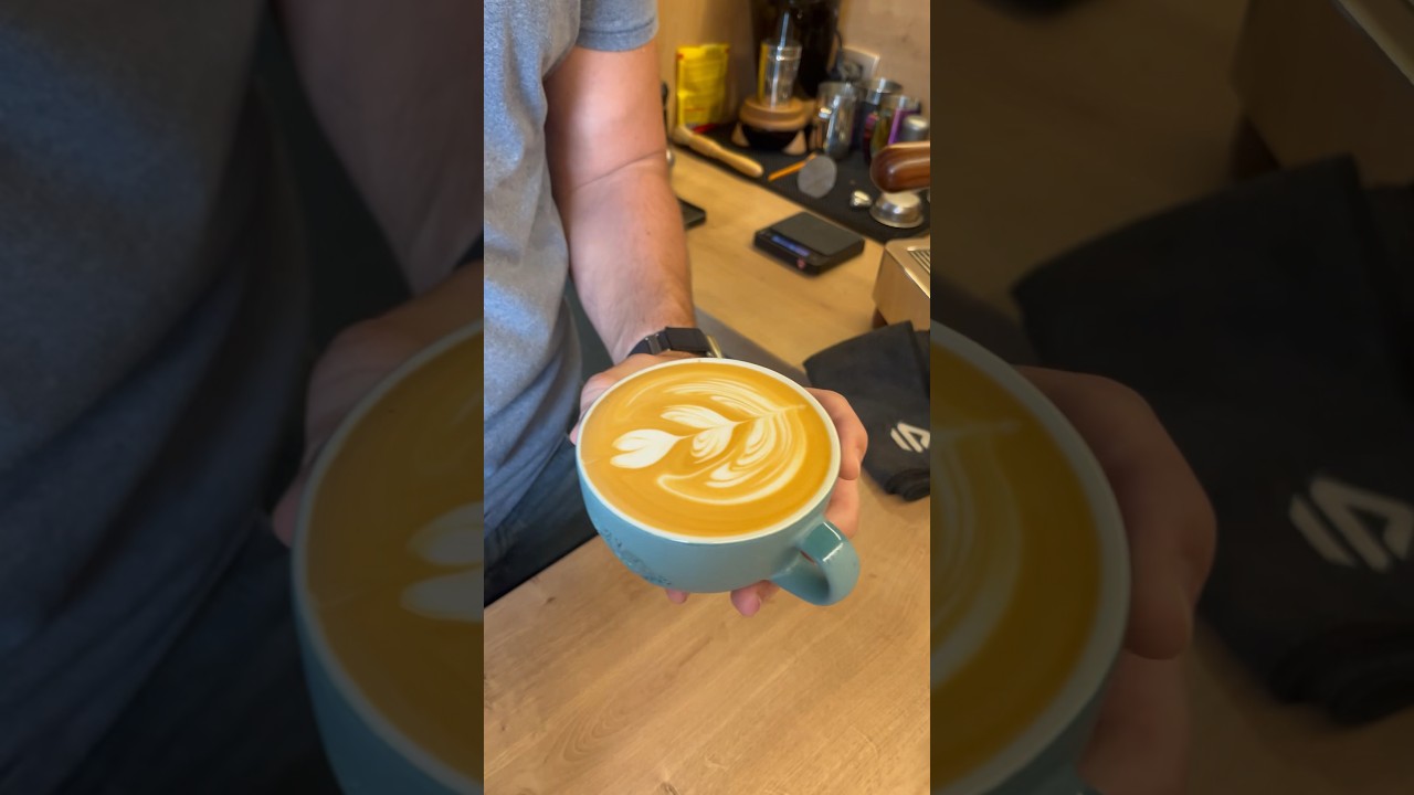Caff&egrave; latte ☕👌🏻 #coffeeart #baristaskill #latteart #specialitycoffee
