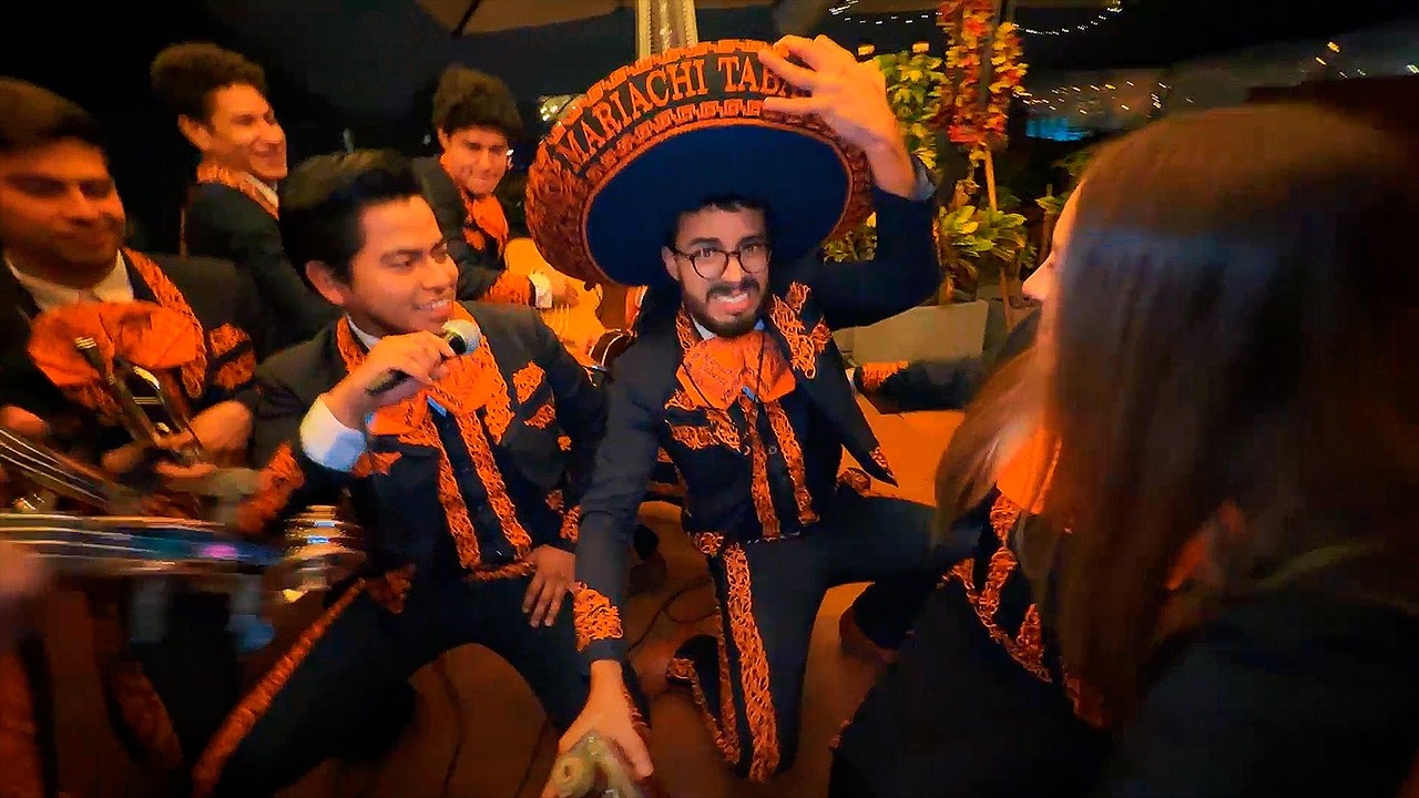 UN DÍA COMO MARIACHI 🎺 EN CUENCA 🤑