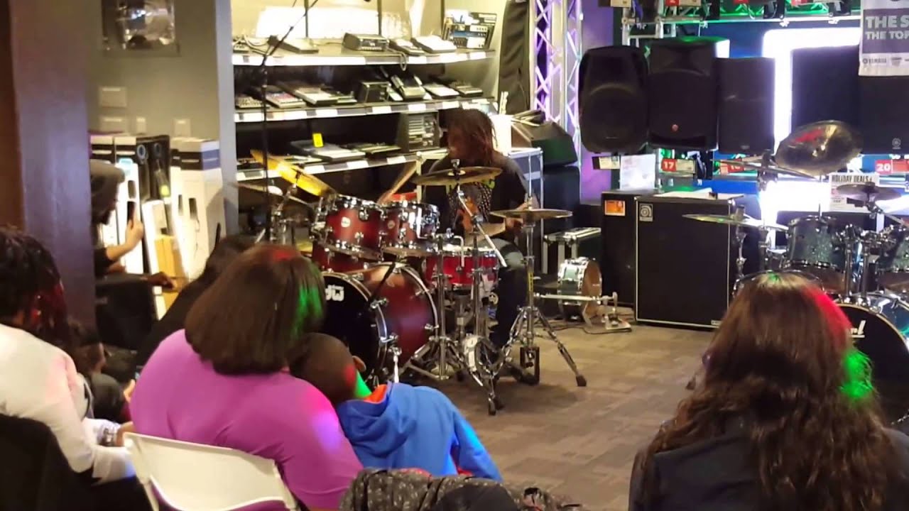Thomas Pridgen, 17 Nov 2015 @ Guitar Center NYC, Drum Off