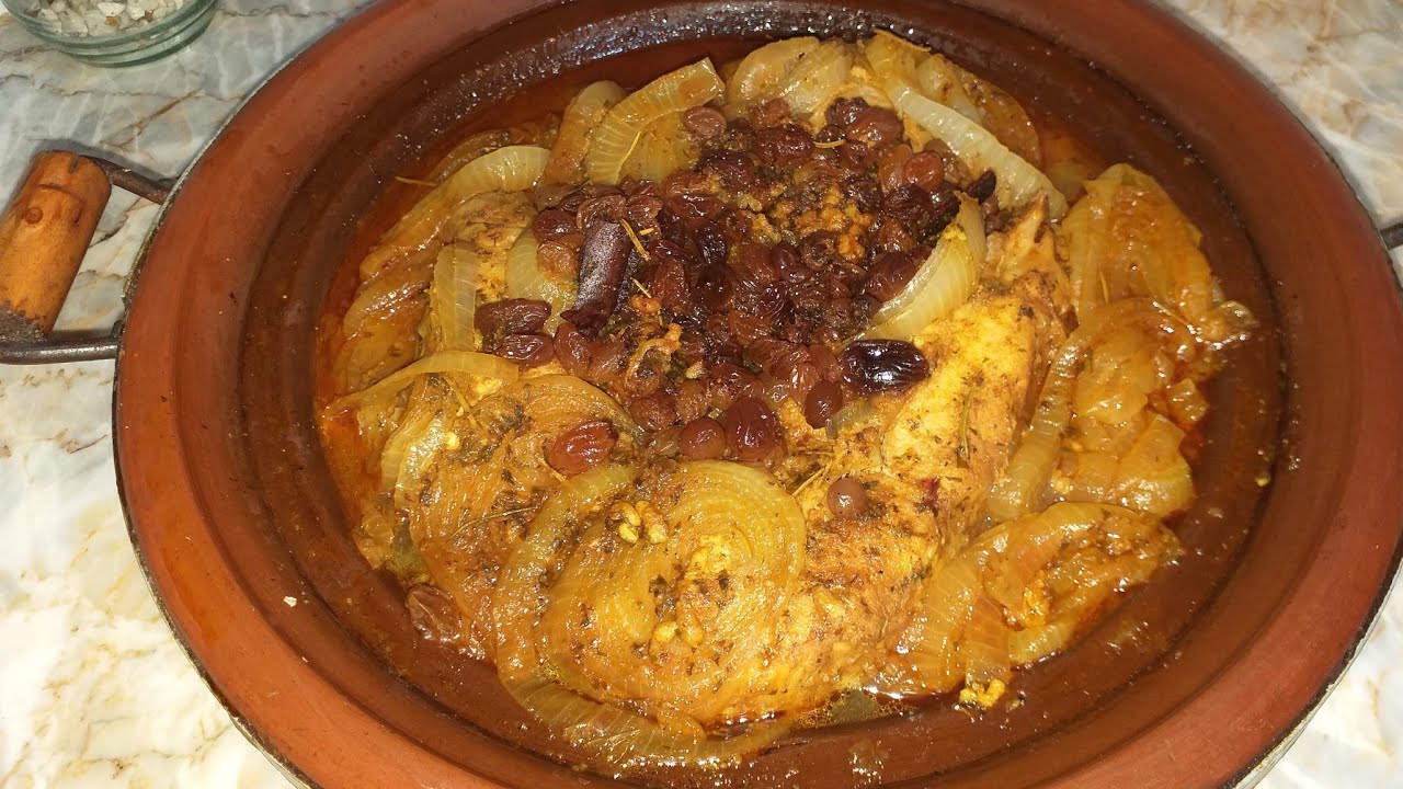 طاجين الحوت (السمك) بالبصل و الزبيب معسل