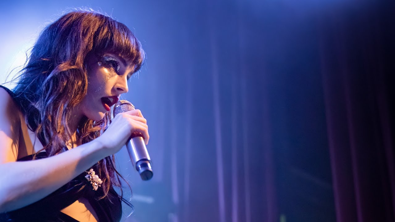 Lauren Mayberry with a cover of Nena's 