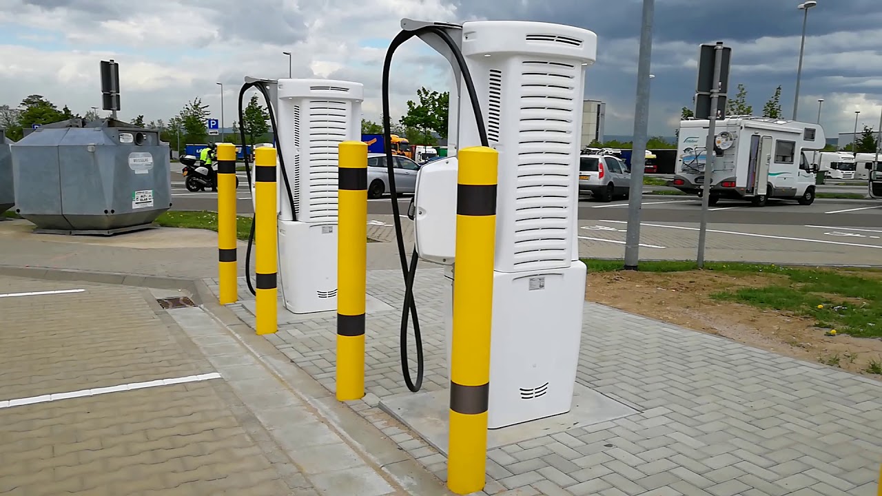 IONITY - Laden am 350 kW Lader Brohltal Ost