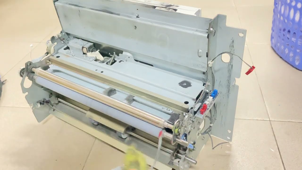 MT| Ricoh phần 2 tháo chi tiết cụm khay tay B B2 và cách dán phim lỗi gấp góc trên giấy còn phần 3