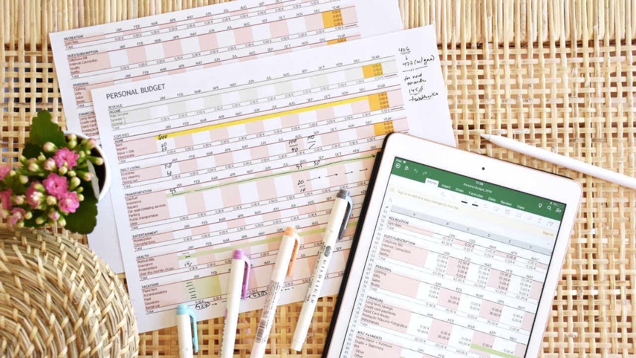 how to start budgeting and saving money in university
