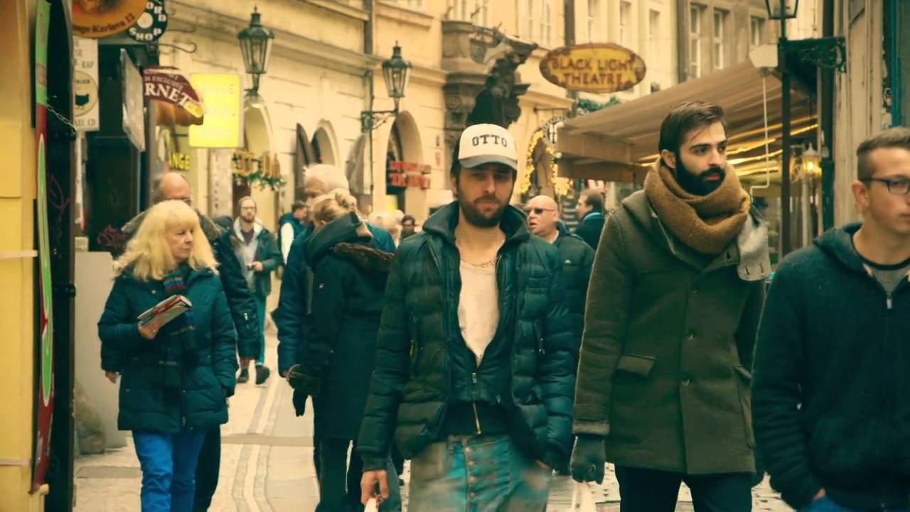 Andreas Ronco - Make the homeless smile (Prague) - Jak vykouzlit bezdomovci &uacute;směv (Praha)