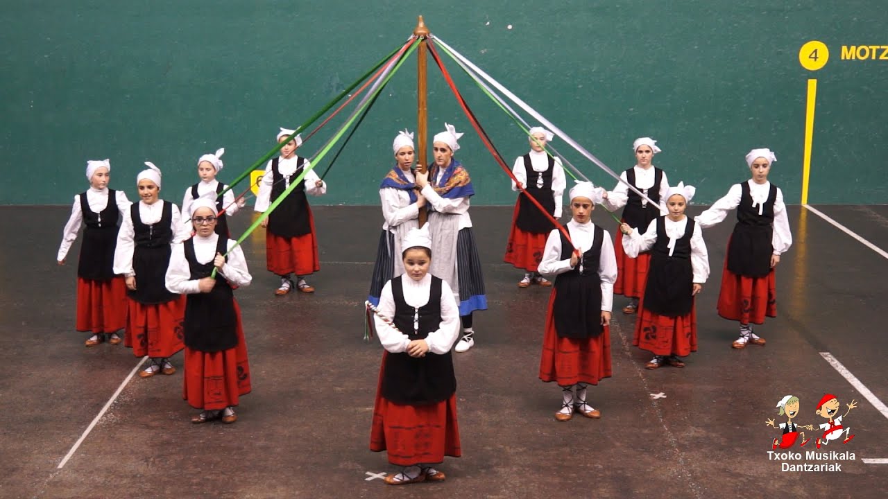 201602040302 Axari Dantza Taldea Herriko Jaietan Idiazabalen