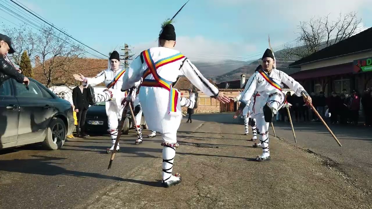 [03] Calusarii din Romosel - in centrul satului (25.12.2022)